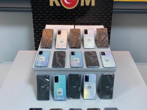 Kaçak 20 Cep Telefonu Ele Geçirildi