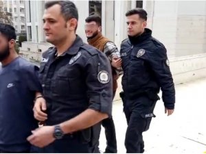 Böylesi De Çıktı : Gülerek Cezaevine Gittiler