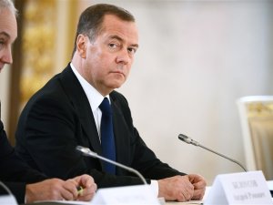 Medvedev: “Almanya’nın Putin’i Tutuklaması, Rusya’ya Savaş İlanı Olur”