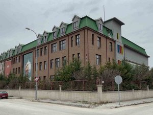 Depremzede Öğrencinin Başörtüsü Nedeniyle Okula Kaydetmediği İddiası