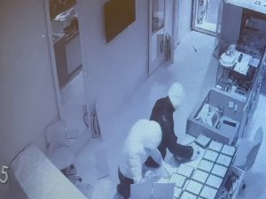 Film Sahnelerini Aratmayan Soygun Kamerada, “20 Yıllık Kuyumculuğumu, 3 Dakikaya Sığdırmışlar”