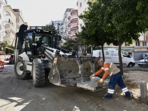 Kuşadası Cumhuriyet Mahallesi’nde Yol Çalışması Sürüyor