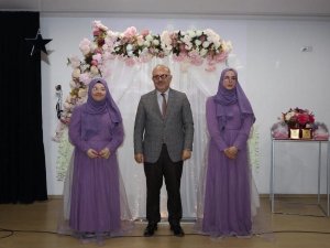 Hafız Öğrencilere Taç Giydirildi