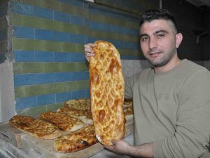 Kars’ta Ramazan Pidesi Tezgahlarda Yerini Aldı