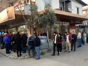 Ramazan’ın İlk Gününde Sıcak Pide Kuyruğu Geleneği Bozulmadı