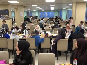 Depremzedeler Evlerinden Ve Memleketlerden Uzak İlk İftarlarını Açtı