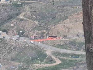 Elazığ’da Virajı Alamayan Kanyom Devrildi: 1 Yaralı