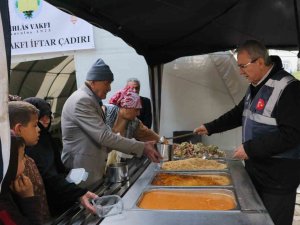 İ̇hlas Vakfı Kahramanmaraş’ta Depremzedelere İftar Verdi