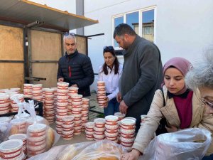 İ̇htiyaç Sahiplerinin İftarlıklarını Elleri İle Hazırladılar