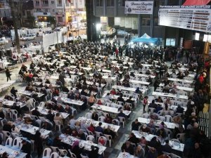 Nazilli’de İlk İftar Belediye Meydanı’nda Yapıldı