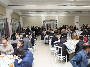 Ramazanın İlk Gününde Burhaniye’de Bin Kişilik İftar