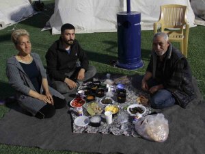 Deprem Bölgesinde İlk İftar