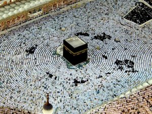Kabe’de İlk İftar Yapıldı