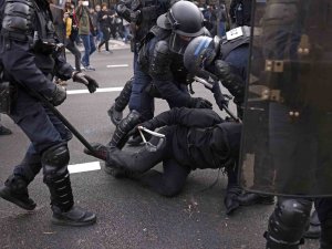 Fransa’da Protestocular Polisle Çatıştı: 58 Gözaltı