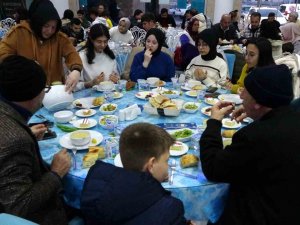 Birlik Vakfından Depremzedelere İftar