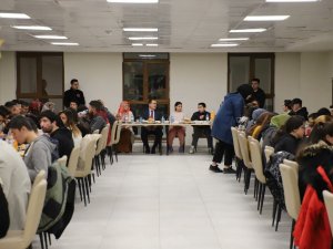 Vali Akbıyık, İftarda Depremzedelerle Bir Adaya Geldi