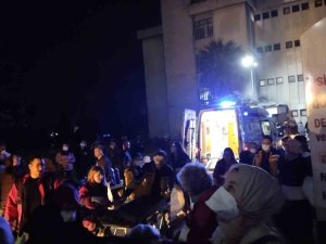 Üsküdar’da Sultan Abdülhamid Han Eğitim Ve Araştırma Hastanesinin Çatı Katında Yangın Çıktı, Hastaların Tahliyesi Sürüyor