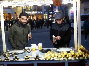 Taksim Ve İ̇stiklal Esnafı Ramazan’ın İlk İftarını Meydanda Yaptı
