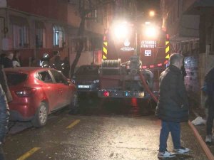 Bağcılar’da Çıkan Çatı Yangını Çevredeki 3 Binaya Sirayet Etti