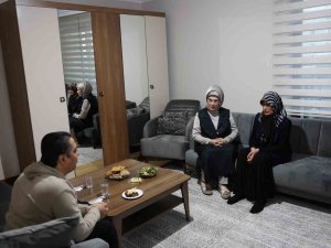 Emine Erdoğan’dan Ankara’daki Depremzede Aileye İftar Ziyareti