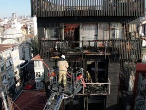 Pendik’te Yangında İki Kişinin Hayatını Kaybettiği Otel Havadan Görüntülendi