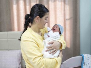 35 Haftalık Hamileyken Depreme Yakalandı, Haftalar Sonra Mersin’de Doğum Yaptı