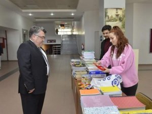 Topladıkları Kırtasiye Yardımına Deprem Bölgesindeki Öğrencilere Gönderecekler