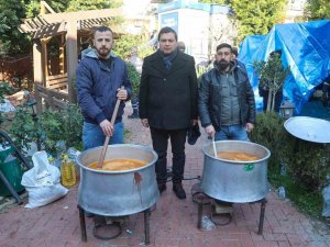 Uşak Belediyesi Depremzedelerin Yüzlerini Güldürmeye Devam Ediyor