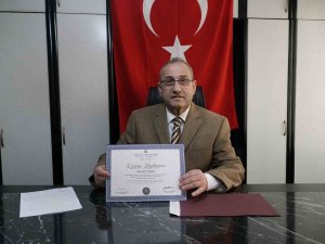 69 Yaşında Bitmeyen Eğitim İsteğiyle Beşinci Üniversiteden Mezun Oldu