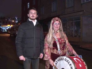 Datça’nın İlk Kadın Ramazan Davulcusu Maltepelileri Sahura Uyandırıyor