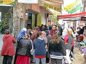 Antalya’da ‘Gizli Hayırlı’ Pide Kuyruğu