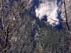 Düldül Dağı’ndan Kopan Kaya Kütlelerinin Tozu Ortaya İnsan Silüeti Çıkardı