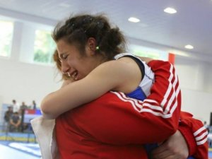 Milli Güreşçi Cansu Yılmaz, Enkaz Altındaki 17 Saatini Anlattı