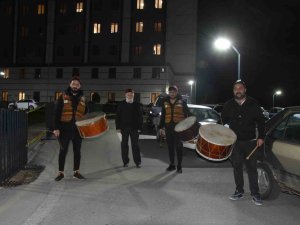 Kyk Yurtlarındaki Depremzedelere Ramazan Davulu Sürprizi