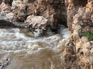 Gözlerine İnanamadı, Binlerce Yıllık Derenin Suyu Ortadan Kayboldu
