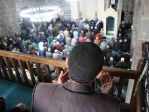 Diyarbakır’da Ramazan Ayının İlk Cuması Eda Edildi