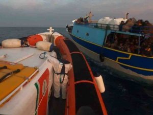 İ̇talya’da Göçmen Operasyonu: 745 Göçmen Kurtarıldı