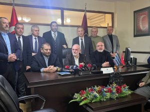 Ertuğrul Doğan, Divan Başkanı Ali Sürmen’i Ziyaret Etti