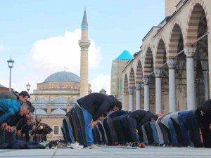 Konya’da Ramazan Ayının İlk Cuma Namazı Kılındı