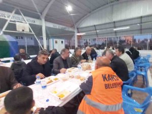 Turanlı, İlk İftar Gününde Vatandaşlarla Aynı Sofrayı Paylaştı