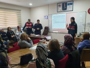 Jandarma Şiddete Yönelik Kadınları Bilgilendirdi