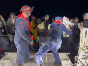 İ̇zmir Açıklarında 59 Göçmen Kurtarıldı, 1 Türk Vatandaşı Yakalandı