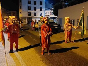 Mehteran Takımı Sahur İçin Sokağa İndi: Vatandaşlar Mehter Marşlarıyla Uyandı
