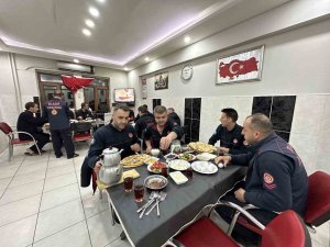 Deprem Bölgesindeki İtfaiyecilerin Buruk Sahuru