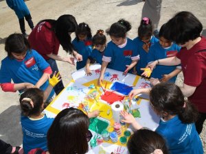 Türkiye’deki Güney Koreliler, Osmaniye’de Depremzede Çocukları Eğlendirdi
