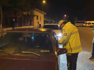 Araçları Tek Tek Durdurup Denetlediler