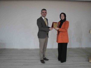 20 Yıl Görev Yapış Hekimlere Plaket