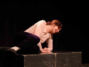 Kadın Oyunları Festivali’nde Oyuncu Algı Eke Büyüledi