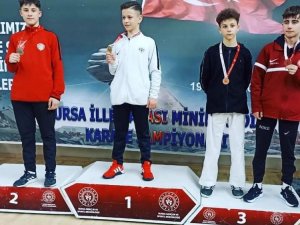 ‘Bursa İ̇ller Arası Karate Şampiyonası’nda Büyük Başarı