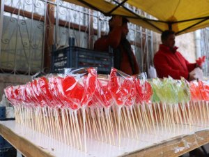 Sivas’ta Ramazanın Vazgeçilmezi ’Horoz Şekeri’ Raflarda Yerini Aldı.